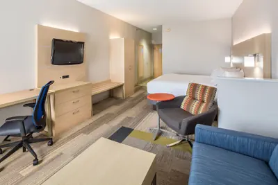 Photo 4 - Holiday Inn Express Cedar Rapids (Collins Rd) by IHG