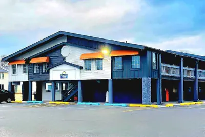 Photo 2 - Days Inn & Suites by Wyndham Port Huron