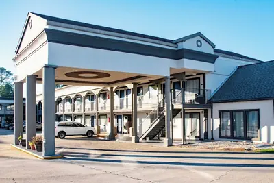 Photo 2 - Studio 6 Suites Opelousas, LA