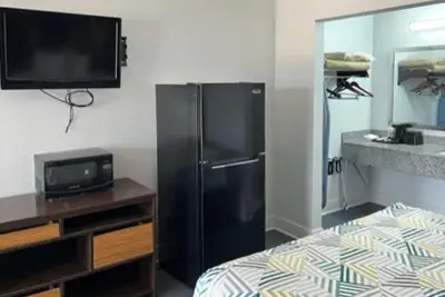 Photo 4 - Studio 6 Suites Opelousas, LA