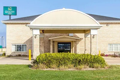 Photo 2 - Quality Inn Pontiac