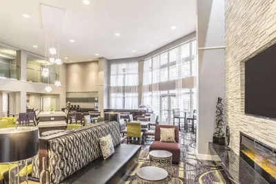 Photo 3 - La Quinta Inn & Suites by Wyndham Flagstaff