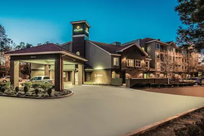 Photo 2 - La Quinta Inn & Suites by Wyndham Flagstaff