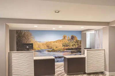 Photo 4 - La Quinta Inn & Suites by Wyndham Flagstaff