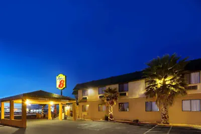 Photo 2 - Super 8 by Wyndham Alamogordo/White Sands
