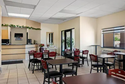 Photo 5 - Super 8 by Wyndham Santa Rosa