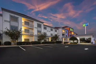 Photo 2 - Holiday Inn Express Tifton by IHG