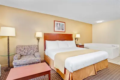 Photo 4 - Days Inn & Suites by Wyndham Stockbridge South Atlanta
