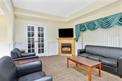 Photo 2 - Days Inn & Suites by Wyndham Stockbridge South Atlanta