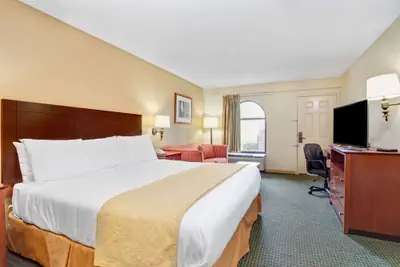 Photo 5 - Days Inn & Suites by Wyndham Stockbridge South Atlanta