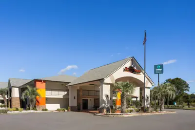 Photo 2 - Howard Johnson by Wyndham Savannah GA