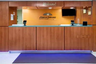 Photo 3 - Howard Johnson by Wyndham Savannah GA