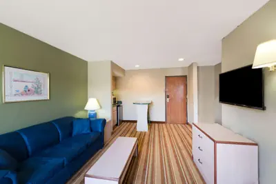 Photo 3 - Super 8 by Wyndham Socorro