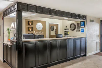 Photo 3 - Comfort Inn Savannah Midtown