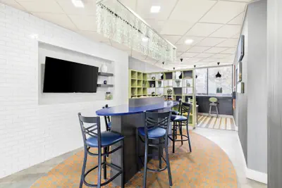 Photo 4 - Holiday Inn Express Atlanta Galleria - Ballpark Area by IHG