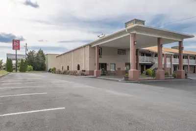 Photo 2 - Red Roof Inn & Suites Rome