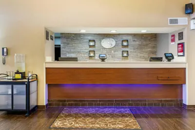 Photo 4 - Comfort Suites Dover University Area
