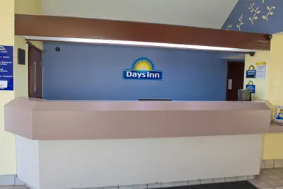 Photo 3 - Days Inn by Wyndham Blue Springs