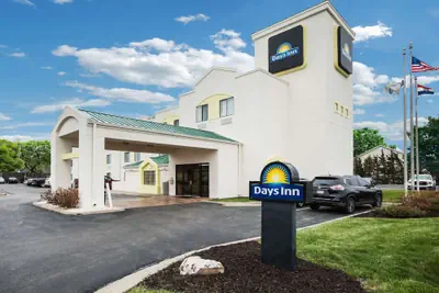 Photo 2 - Days Inn by Wyndham Blue Springs