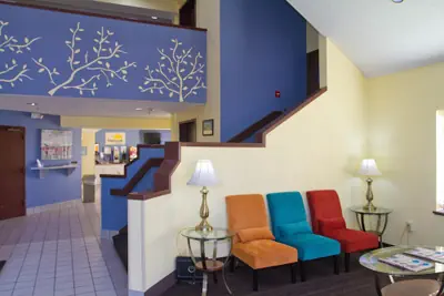 Photo 4 - Days Inn by Wyndham Blue Springs