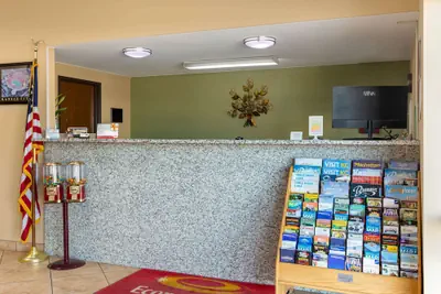 Photo 3 - Econo Lodge Belton - Kansas City South