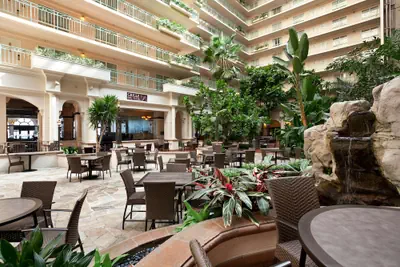 Photo 4 - Embassy Suites by Hilton San Francisco Airport Waterfront