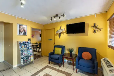 Photo 3 - Econo Lodge Kingsland