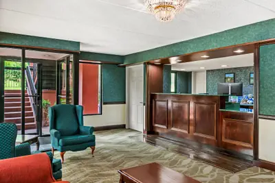 Photo 4 - Econo Lodge Helen