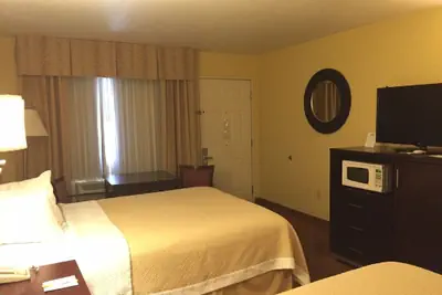 Photo 4 - Days Inn by Wyndham Globe