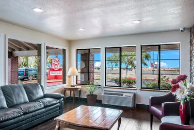 Photo 4 - Red Roof Inn Palmdale - Lancaster