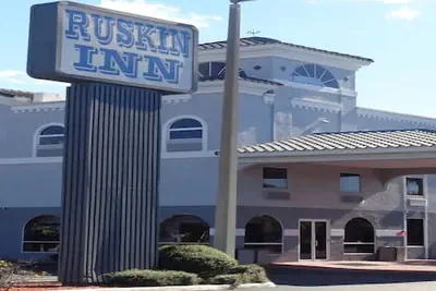 Photo 2 - Ruskin Inn Hotel