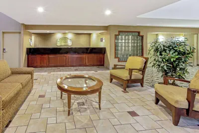Photo 3 - La Quinta Inn & Suites by Wyndham Appleton College Avenue