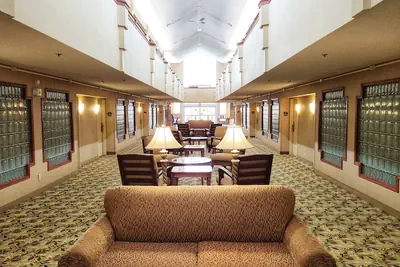 Photo 4 - La Quinta Inn & Suites by Wyndham Appleton College Avenue