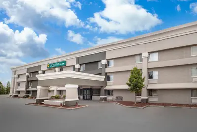 Photo 2 - La Quinta Inn by Wyndham Milwaukee Airport / Oak Creek