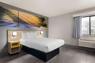 Photo 5 - La Quinta Inn by Wyndham Milwaukee Airport / Oak Creek