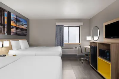 Photo 4 - La Quinta Inn by Wyndham Milwaukee Airport / Oak Creek