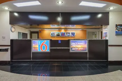 Photo 4 - Motel 6 Decatur, GA