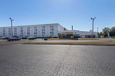 Photo 2 - Motel 6 Decatur, GA