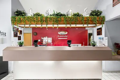 Photo 5 - Econo Lodge London North