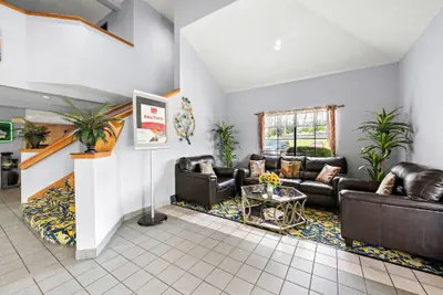 Photo 4 - Econo Lodge London North