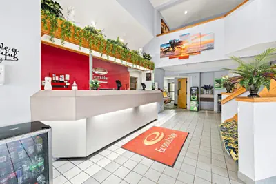 Photo 3 - Econo Lodge London North