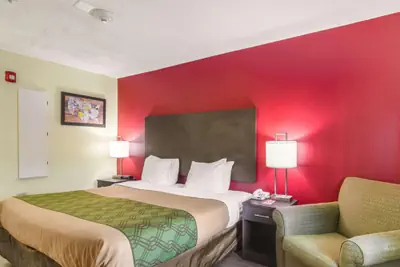 Photo 4 - SureStay Hotel by Best Western Brunswick