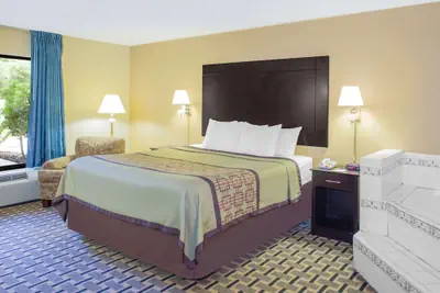 Photo 4 - Days Inn by Wyndham Andalusia