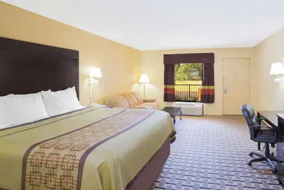 Photo 3 - Days Inn by Wyndham Andalusia