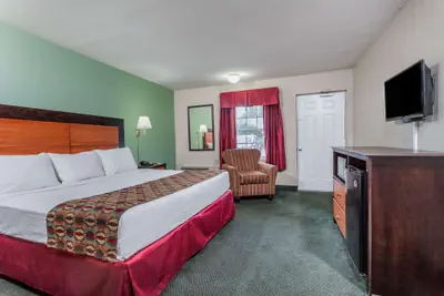 Photo 4 - Days Inn & Suites by Wyndham Lexington