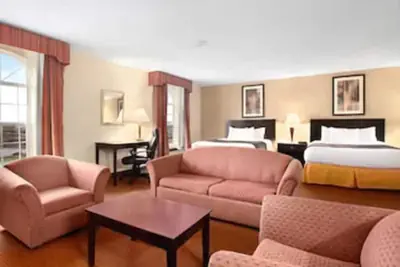 Photo 4 - Ramada by Wyndham Elizabethtown