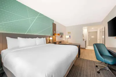 Photo 4 - Comfort Suites Fort Wayne - Southwest