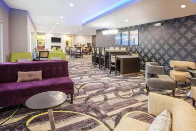 Photo 3 - La Quinta Inn & Suites by Wyndham Elkhart
