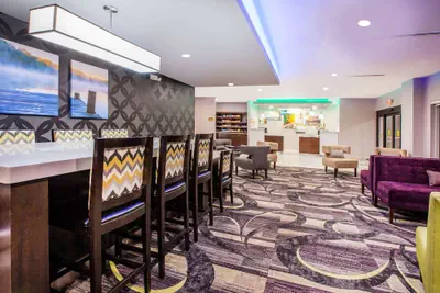 Photo 4 - La Quinta Inn & Suites by Wyndham Elkhart
