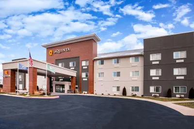 Photo 2 - La Quinta Inn & Suites by Wyndham Elkhart